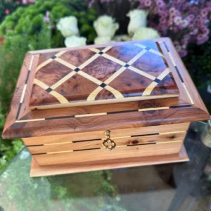 Home handmade moroccan thuya wood box with key – luxury inlaid wooden keepsake box – artisan jewelry storage – exotic home decor gift